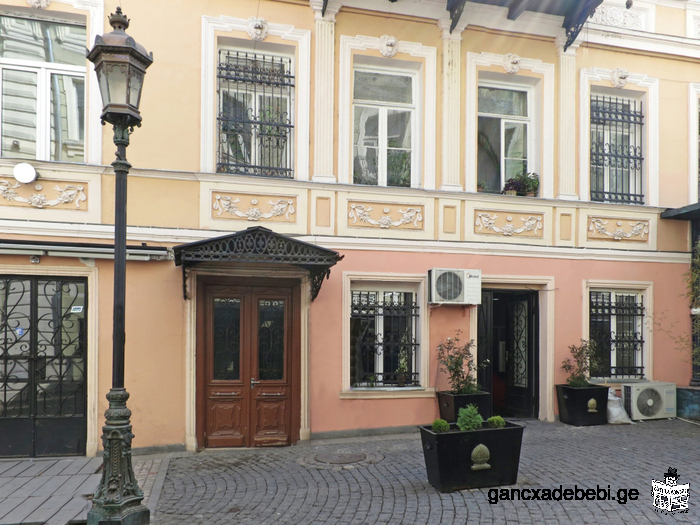 Appartement unique de 3 pièces en plein centre du vieux Tbilissi