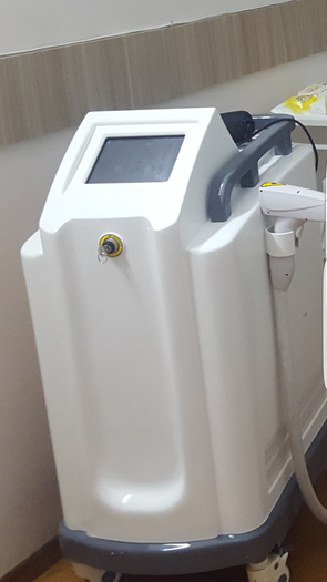 Machine à épilation au laser à vendre avec super tête - 40 ml. Équivalent. PULSE Reserve 6500 $ en G