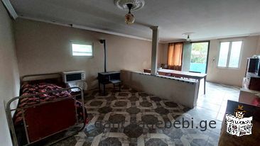 17000 $ iyideba saxli ,2414 kv.m. ezoTi sayuliis centrSi. Tea 595187038