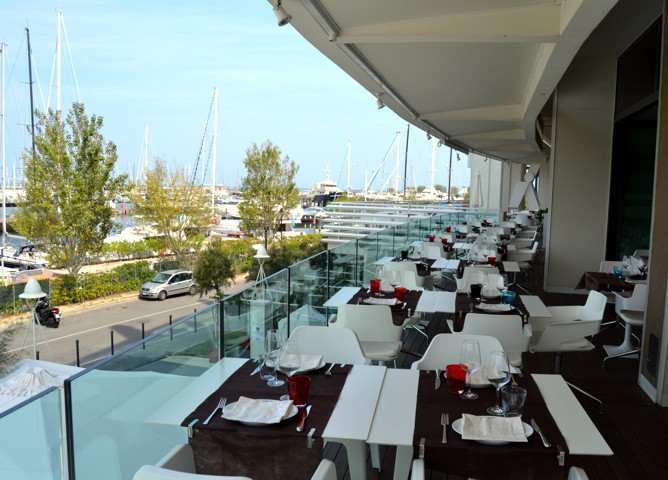 For sale elegant restaurant bar in Italy, Rimini