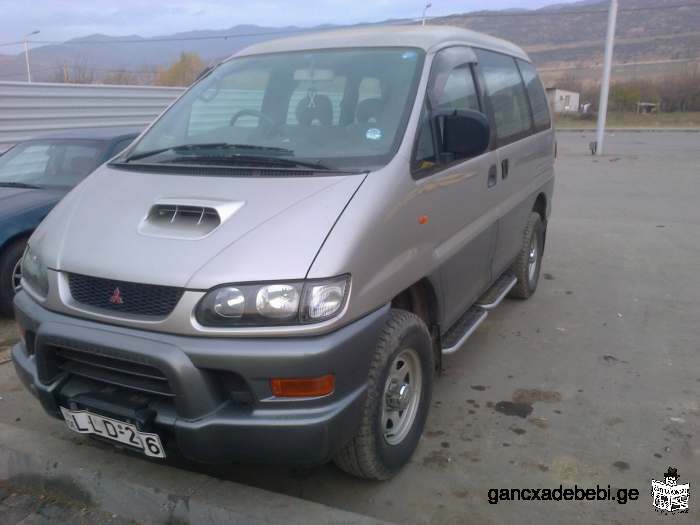 Serve his own car (driver) (mitsubishi delica)