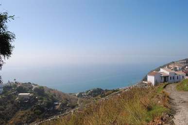 3500 m 2 miwis ganviTarebis kosta del Sol, Nerja