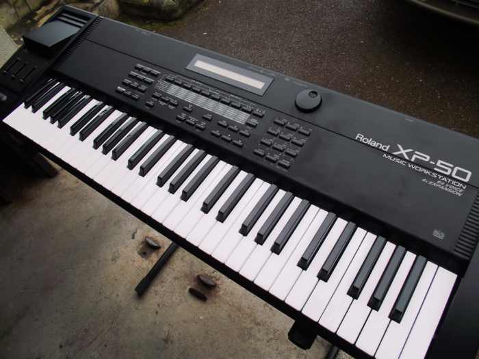 синтезатор ROLAND XP50