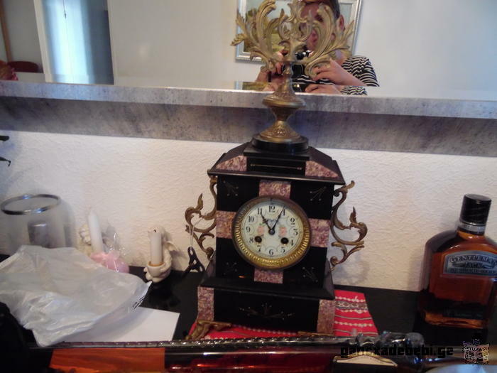 Horloge en marbre noir