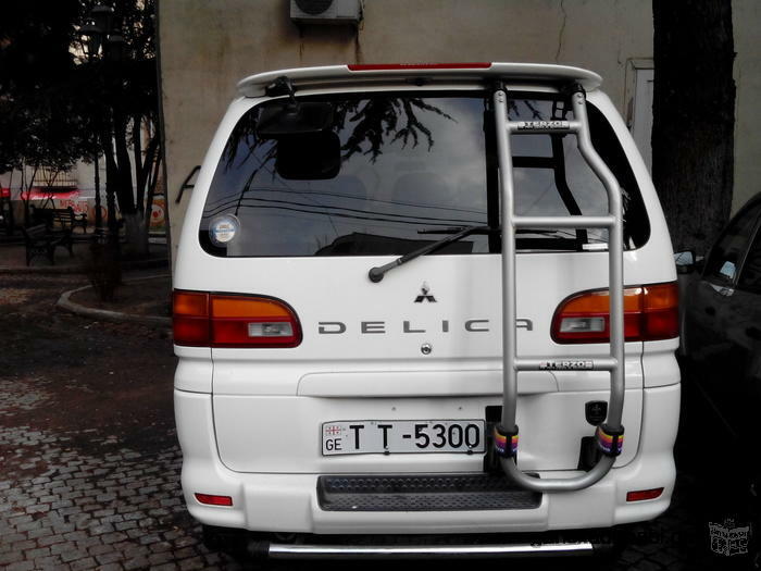 mikroaavtobusis daqiraveba.Mitsubishi delica 4X4