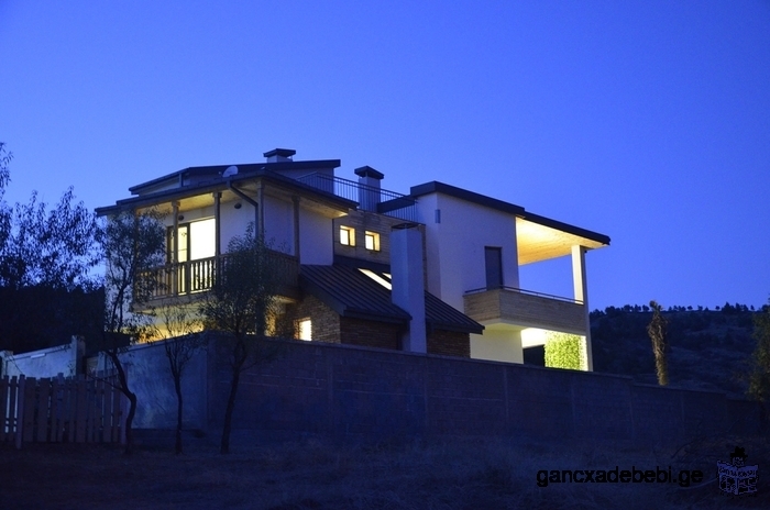 amazing house with beautiful view to the mountain and the city