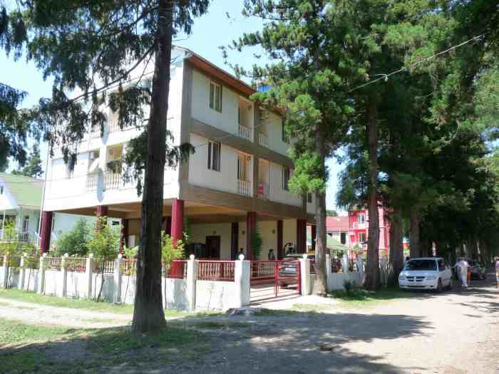The Hotel "Kapiloni" is located at the resort Ureki in 150 m. from the Black Sea
