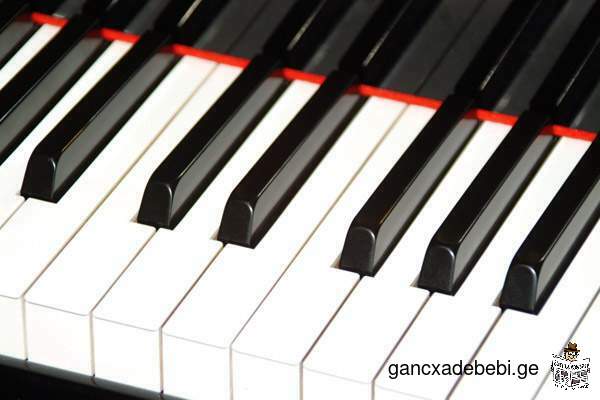Обучяю игре на фортепиано