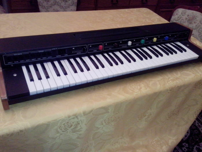 Продам синтезатор VERMONA PIANO STRINGS